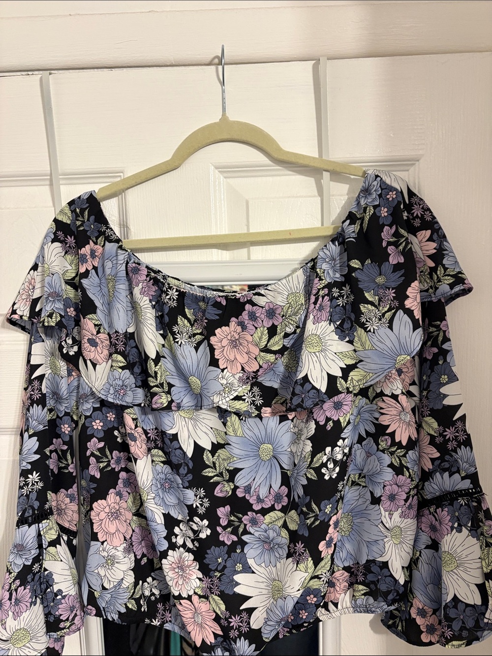 BCX Floral Off-Shoulder Ruffle Top - Black with Pastel Florals PtP 22 L 20 inche